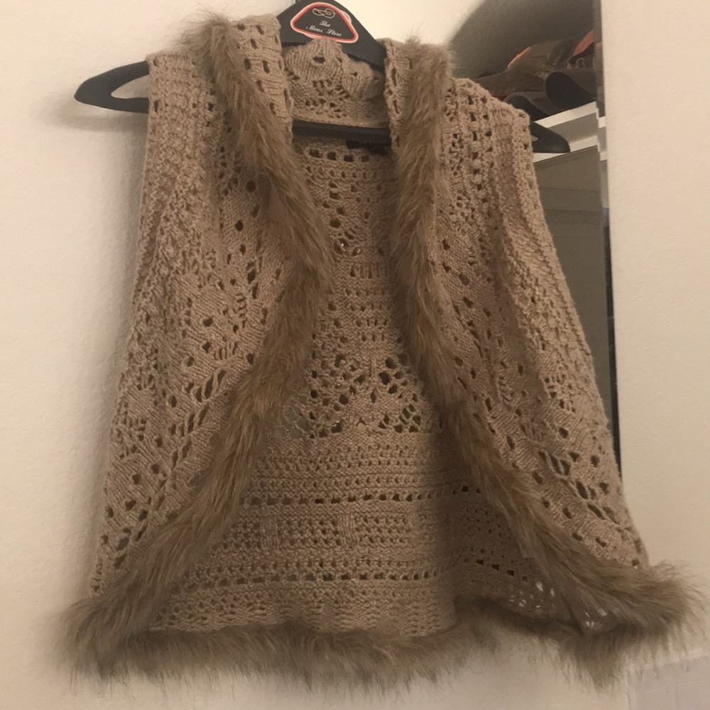 Vest with fur